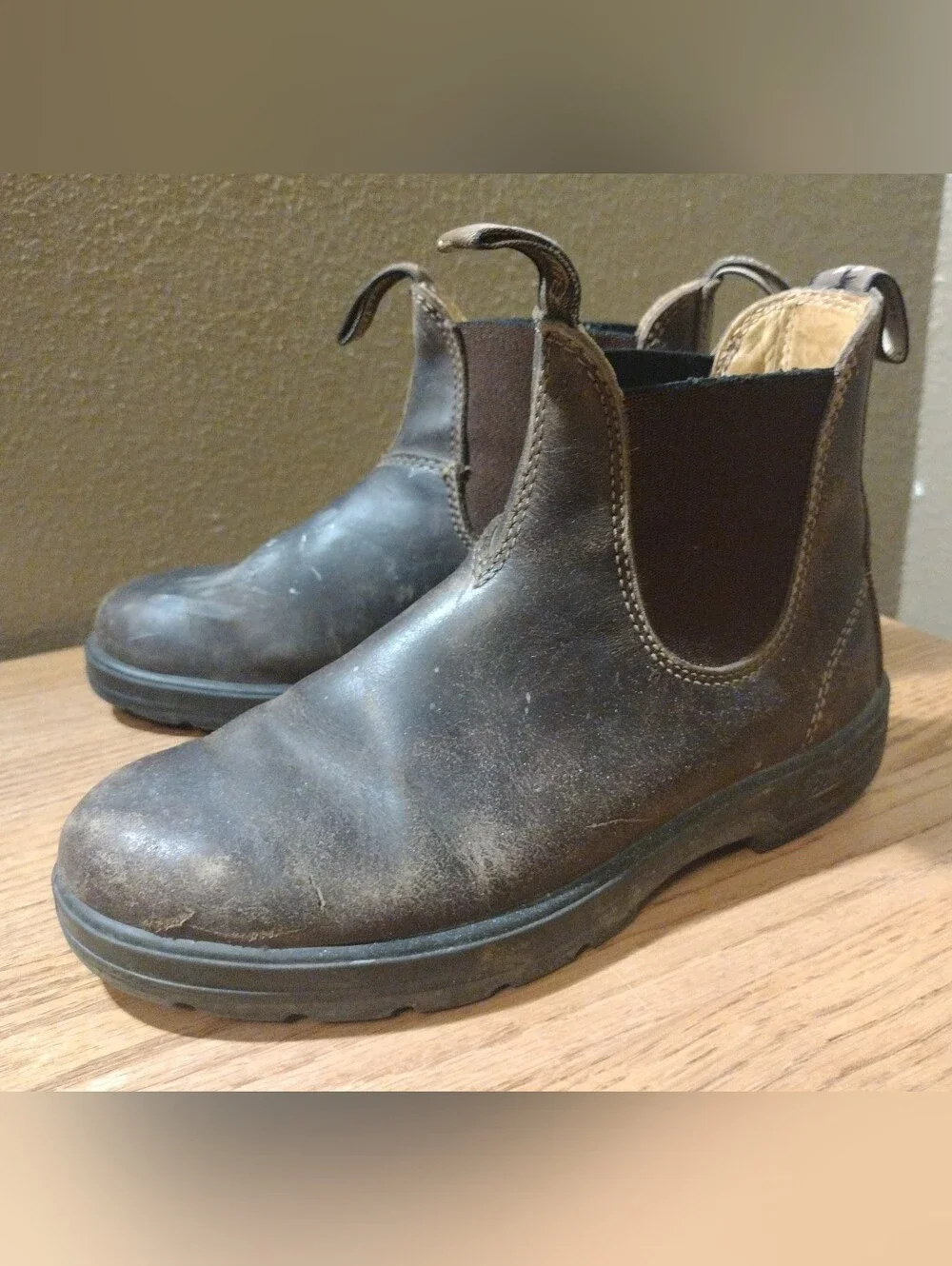 BLUNDSTONE Size USW 7.5 AU 4.5 Rustic (Paint). Chelsea Brown Boots